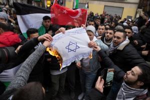 kpm Antiisraelische und antisemitische Demonstration in Berlin Neukolln am 10.12.17