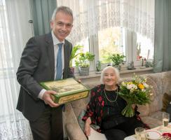F Peter Feldmann 100 jaehriger Geburtstag Hildegard Becker copyright Bernd Kammerer 1