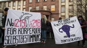 kpm Demonstration vor dem Giesener Amtsgericht. jpg 1