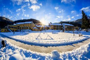 u aussenansicht des hotels im winter c kaindlstorfer hotel donauschlinge