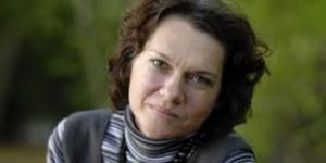 a Asli Erdogan1