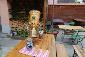 E DFB Pokal 1 Faulenzer Apfelweingaststaette Copyright Moritz Baeuml