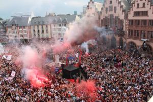 EF feuerokalsieg Publikum copyright Stadt Frankfurt Stefan Maurer