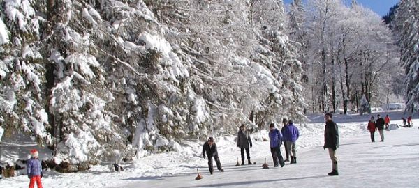 u eisstockschiessen bei traumhaften wetter landhotel post ebensee