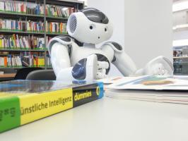 F Stadtbuecherei Roboter Nao copyright Stadtbuecherei Frankfurt