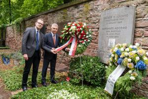 f Kranzniederlegung Adorno MENZEL 16