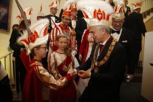 F OB Feldmann begruesst Kinderprinzenpaar Jannis I. und Finja I. im Rathaus Foto Maik Reuss