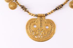 arch Goldkette aus Ananauri Georgien Bronzezeit copyright Archaeologisches Museum Frankfurt Jessica Meyer