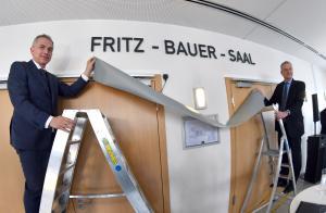 F OB Feldmann und Frank Junker bei der Umbennennung des grossen Saales im Saalbau Gallus Foto Rainer Rueffer