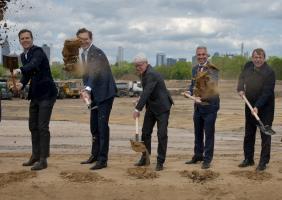 DGB Spatenstich1 Copyright Stadt Frankfurt Bernd Kammerer