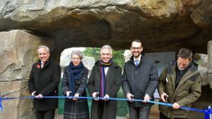 F 1Eroeffnung Pinguinanlage Luis Escalante Schuler Ina Hartwig Peter Feldmann Jan Schneider Miguel Casares copyright Stadt Frankfurt Bernd Kammerer