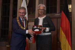 f Peter Feldmann Christine Lagarde beim Neujahrsempfang Foto Felix Wachendoerfer