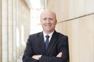uwe becker hessische staatskanzlei