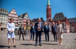 Kirchentag Orga Team und Peter Feldmann Copyright Stadt Frankfurt Bernd Kammerer