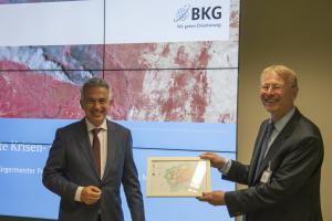 OB Feldmann und Prof Paul Becker Praesident des BKG Copyright Stadt Frankfurt Foto Stefan Jaeger