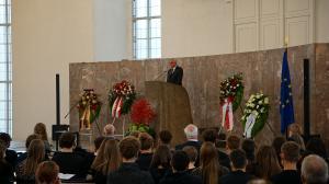 Ministerpraesident Volker Bouffier spricht in der Paulskirche Copyright Volksbund Hessen
