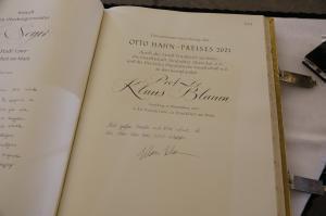 Otto Hahn Preis EIntrag Klaus Blaum Goldenes BUch Foto Maik Reuss