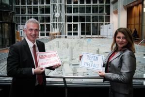 Turschild Kampagne 2 Copyright Stadt Frankfurt Ben Kilb