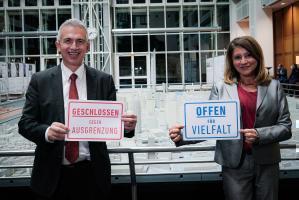 Turschild Kampagne Copyright Stadt Frankfurt Ben Kilb