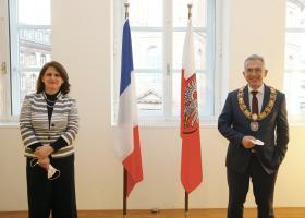 Franzoesische Generalkonsulin Ilde Gorguet Oberbuergermeister Peter Feldmann 2 copyright Stadt Frankfurt am Main Maik Reuss