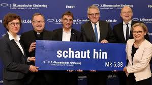 schaut hin