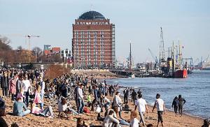 Hamburg Auf den Ubermut folgt die Notbremsung