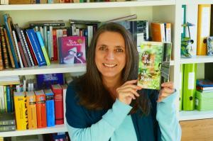 Autorin mit Buch Zoller