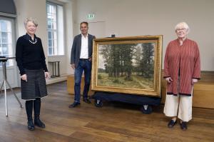 Ina Hartwig Jan Gerchow und Ulrike Schiedermair mit dem Gemaelde Copyright HMF Uwe Dettmar