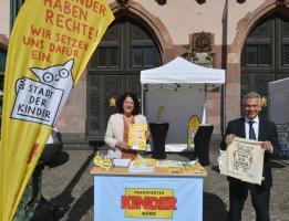 Stadt der Kinder Kampagne 2021 Sylvia Weber Peter Feldmann copyright Stadt Frankfurt am Main Rainer Rueffer