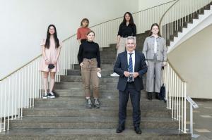 Young Women Oberbuergermeister Peter Feldmann copyright Stadt Frankfurt am Main Salome Roessler