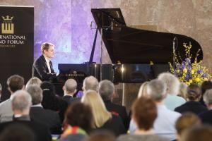 Der russische Pianist Sergey Belyavsky spielt in der Paulskirche Copyright Stadt Frankfurt am Main Foto Maik Reuss