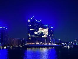 IMG 1450 Elbphilharmonie in Blau Foto Zoller 1