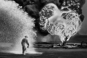 sebastiatildeo salgado o famoso fotoacutegrafo brasileiro o1drldjldbsts7mn1b721d5o1ek5s