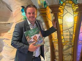 IMG 4810 Foto Zoller Michael Mack präsentiert das neue Buch in der Zaubergrotte