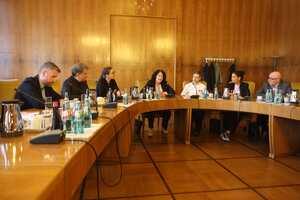 vl Jan Pasternack Tobias Freimüller Marie Sophie Adeoso Sabena Donath Gunter Volz Copyright Stadt Frankfurt Main Foto Maik Reuß