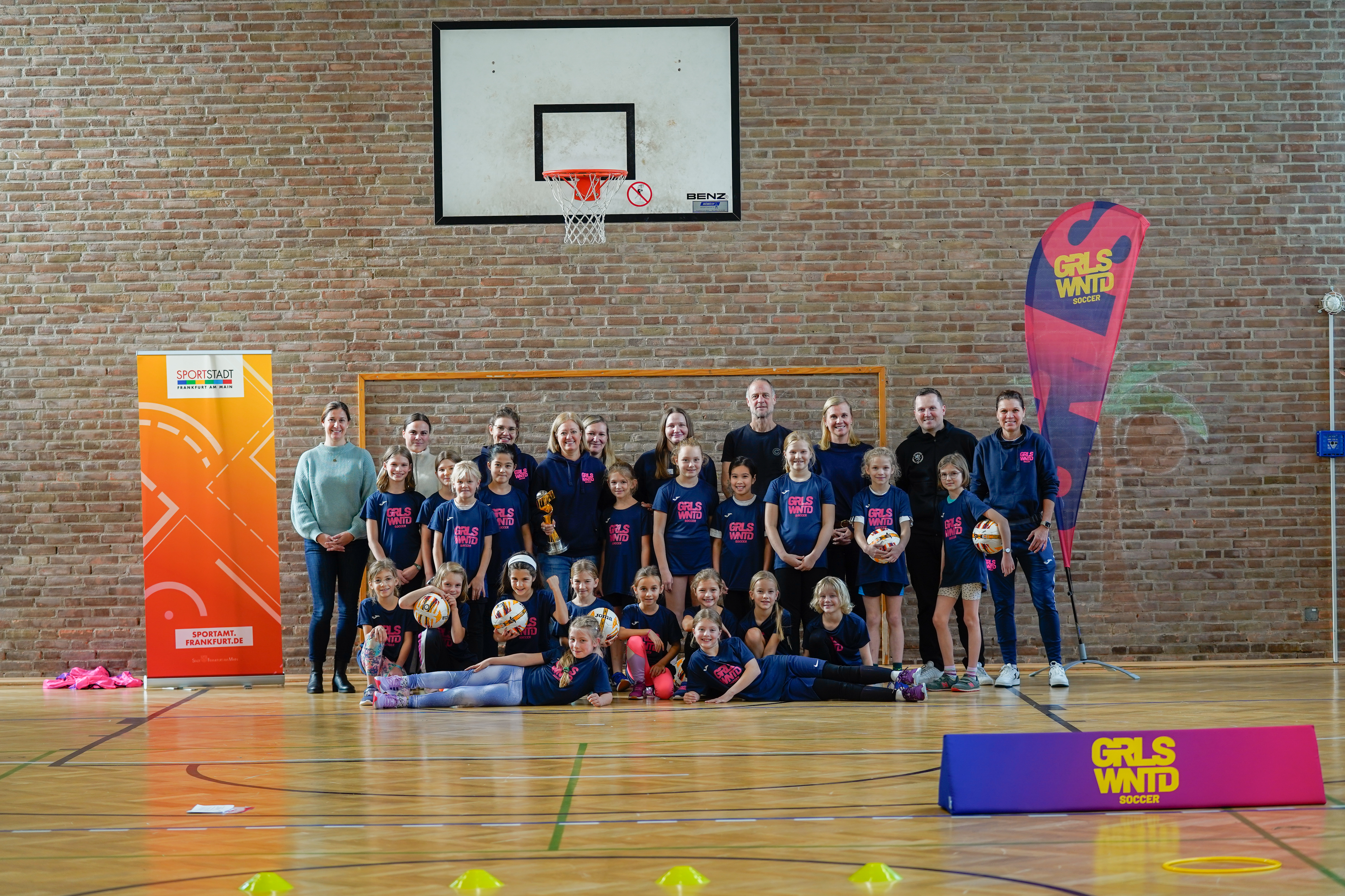 GRLS WNTD SOCCER Gruppe Teilnehmerinnen Engelbert Humperdinck Schule Copyright Melina Lischke