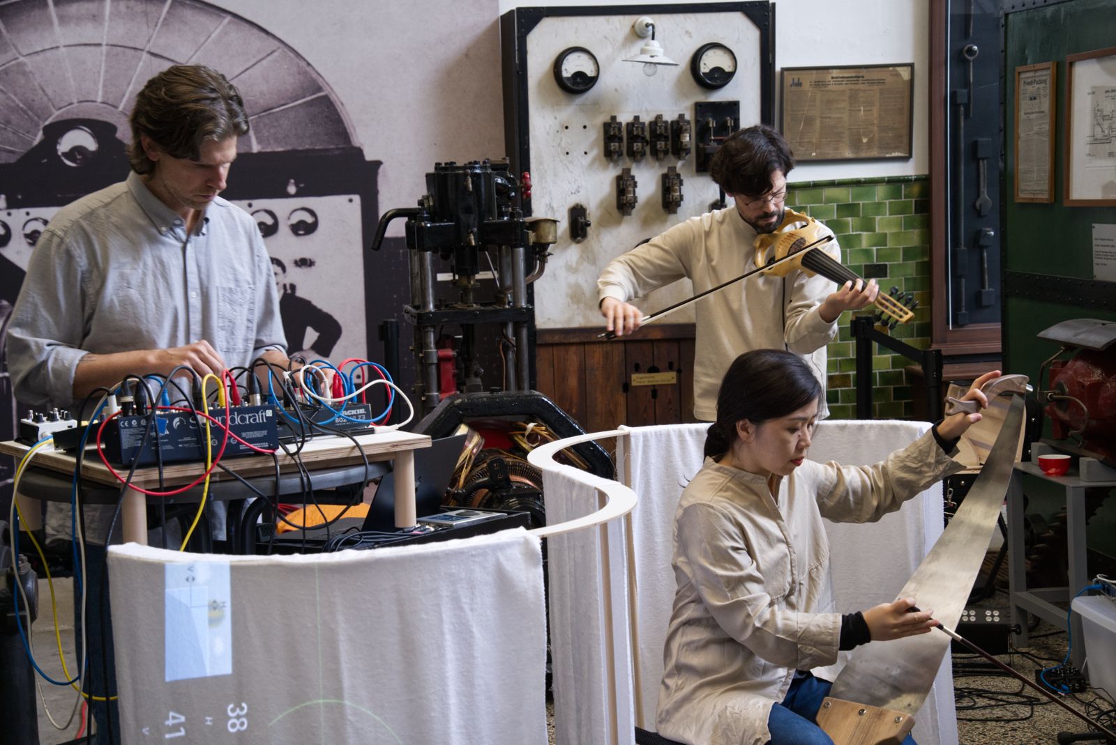 MOF Studio Feeling the Pressure c Lukas Nowok 1