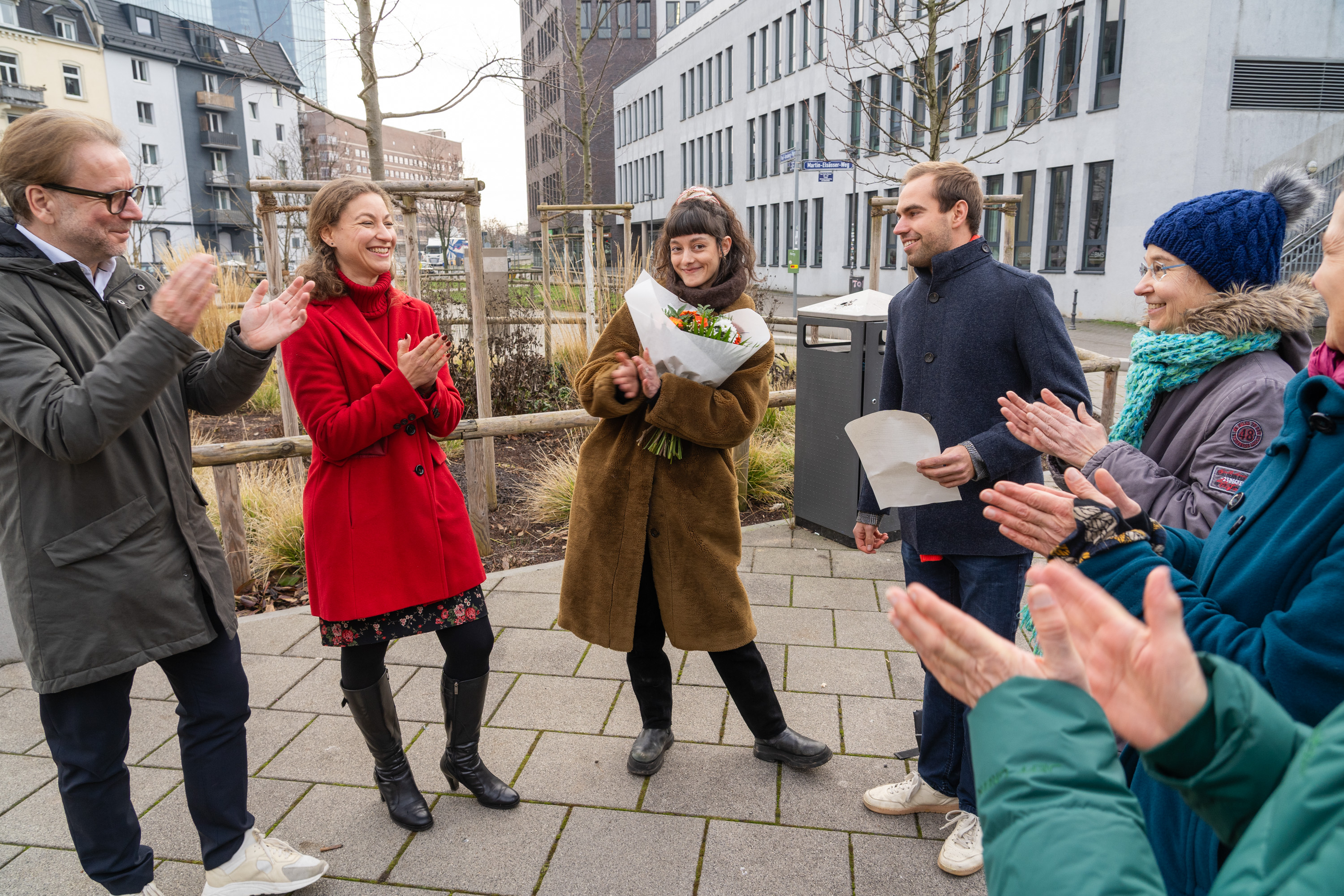 Wolfgang Siefert Tina Zapf Rodriguez Deniz Hsu Abpflastern Copyright Stadt Frankfurt Foto Bernd Roselieb