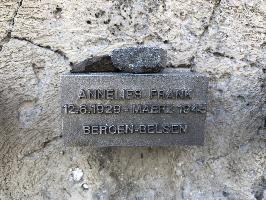 Gedenkstein für Anne Frank an der Gedenkstätte Börneplatz Foto Jüdisches Museum Frankfurt