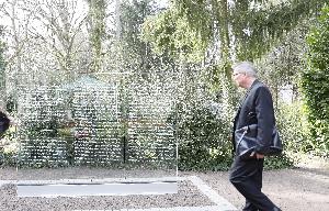 Die neue Gedenkstele mit den Namen der Opfer