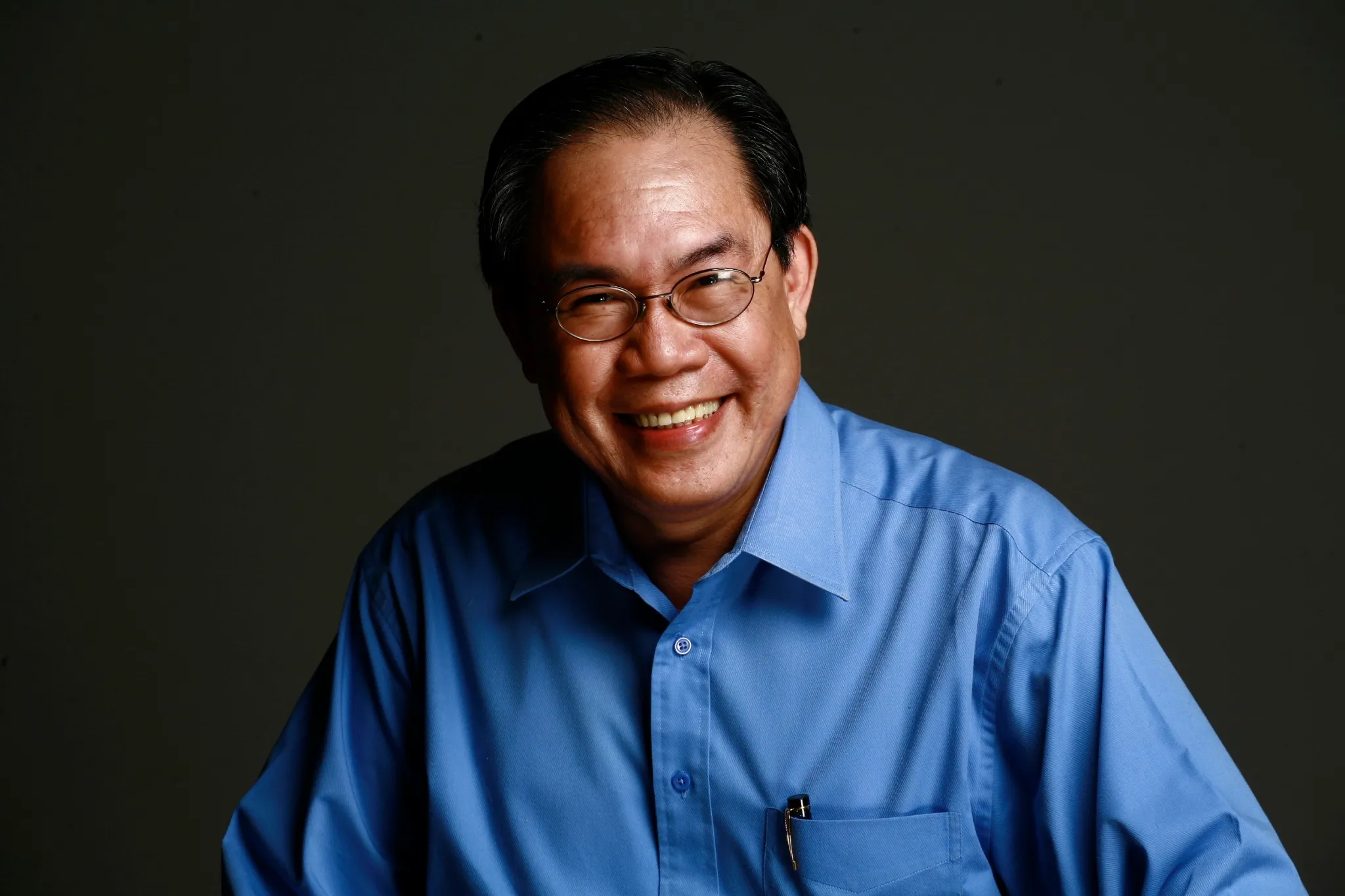 Autorenportraet DalisayAnvil Publishing