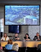 PK Paulskirchenpreis Nargess Eskandari Gruenberg Mike Josef Hilime Arslaner Michel Friedman Copyright Stadt Frankfurt am Main Foto Jan Hassenpflug