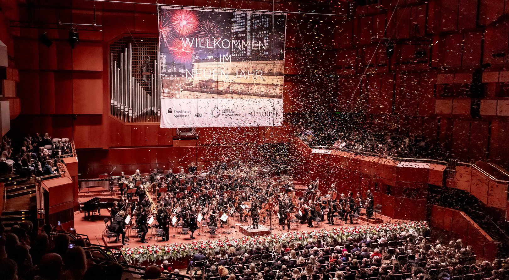 1822 neujahrskonzert 2024 c alte oper frankfurt salar baygan.jpg 1620x892 q85 crop subject location 1000567 subsampling 2 upscale