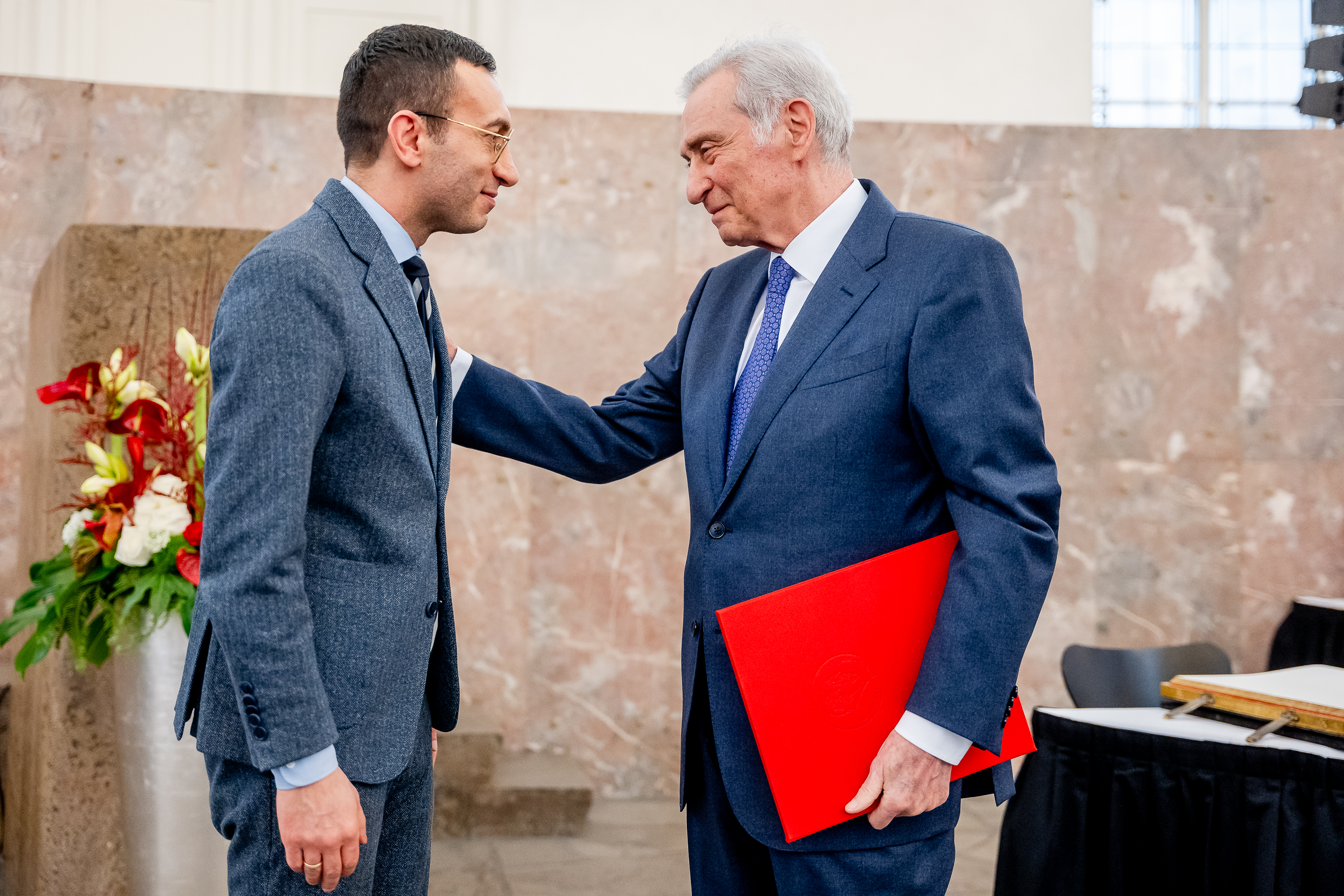 Oberbürgermeister Mike Josef und Salomon Korn Copyright Stadt Frankfurt am Main Braunschädel