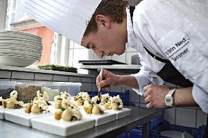  Claes Bech Poulsen Mad Restaurant Ti Trin Ned 19562 medium