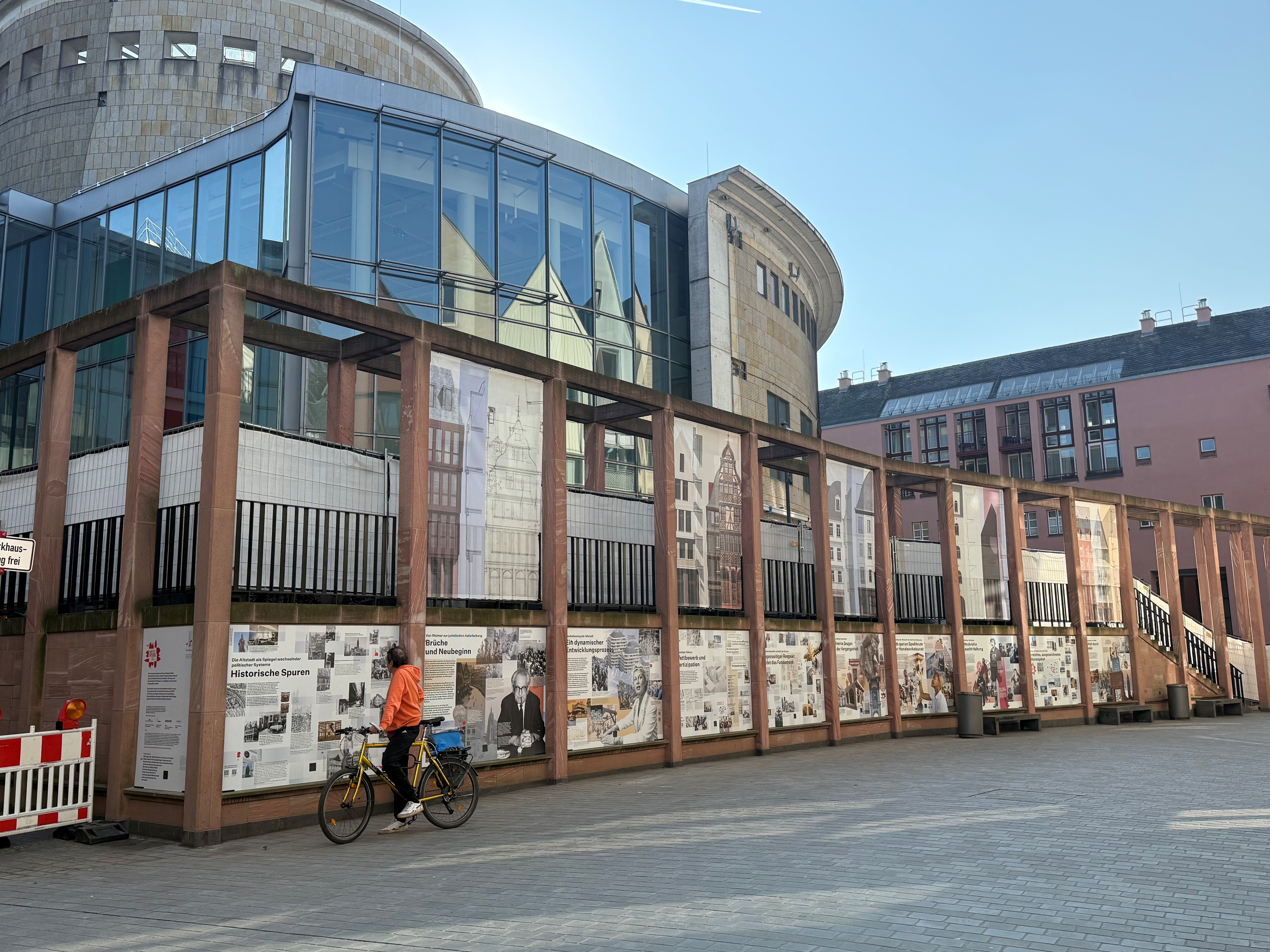Bannerausstellung Neue Altstadt 1 Copyright DomRömer GmbH
